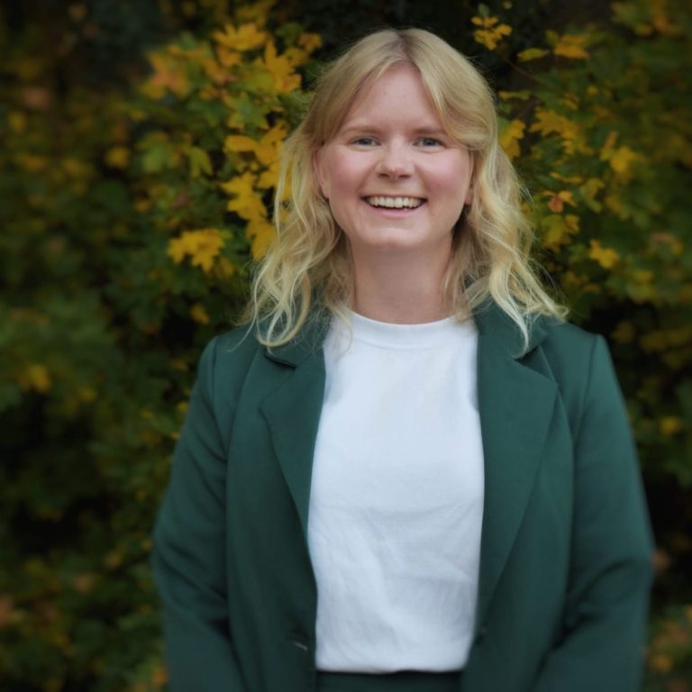 Julia Schumacher, Eure Hochzeitsrednerin in Meerbusch, Düsseldorf, Neuss, Dormagen, Duisburg und vielen weiteren Städten. 